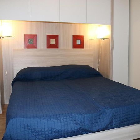 Enticing Holiday Home In Lazise With Swimming Pool מראה חיצוני תמונה